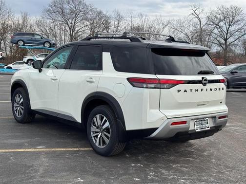 2022 Nissan Pathfinder SL