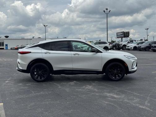 White Frost Tri-Coat 2024 Buick Envista Sport Touring