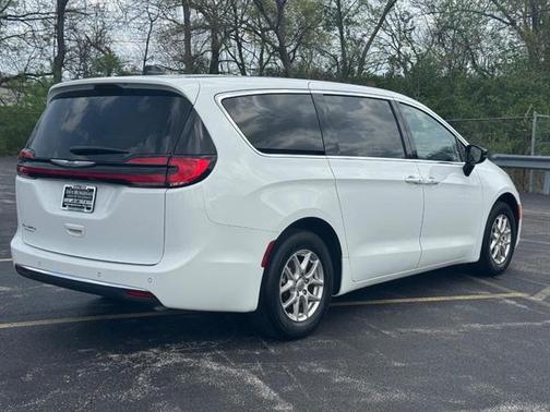 Bright White Clearcoat 2024 Chrysler Pacifica Touring-L