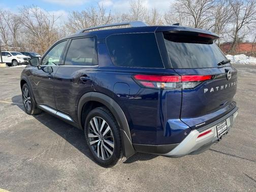 2022 Nissan Pathfinder Platinum