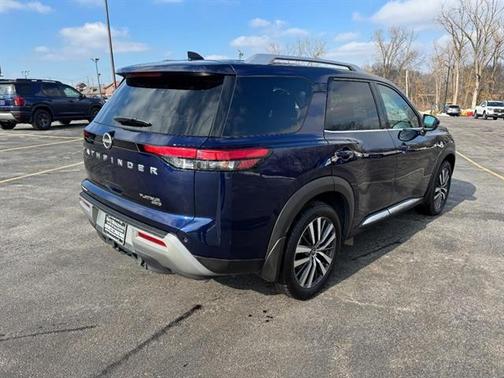 2022 Nissan Pathfinder Platinum