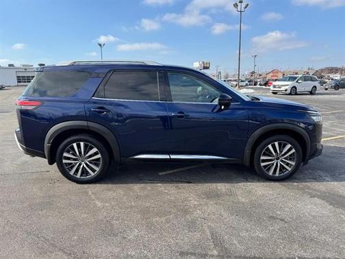2022 Nissan Pathfinder Platinum