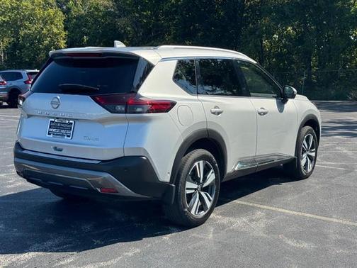 Brilliant Silver Metallic 2023 Nissan Rogue SL