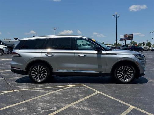 2022 Lincoln Aviator Standard AWD