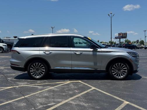 2022 Lincoln Aviator Standard AWD