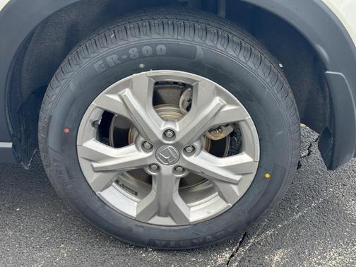 Platinum White Pearl 2024 Honda HR-V LX