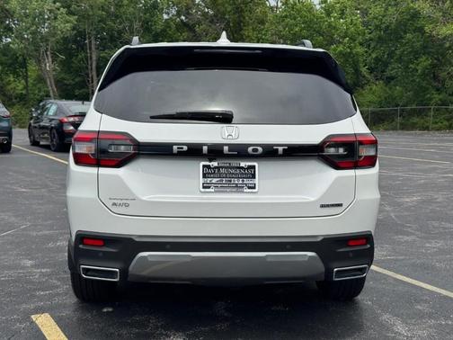 Platinum White Pearl 2026 Honda Pilot Touring