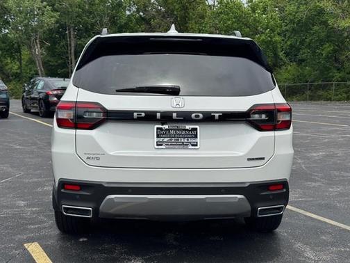 Platinum White Pearl 2026 Honda Pilot Touring