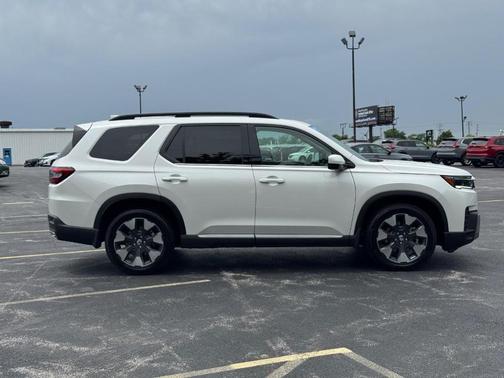 Platinum White Pearl 2026 Honda Pilot Touring