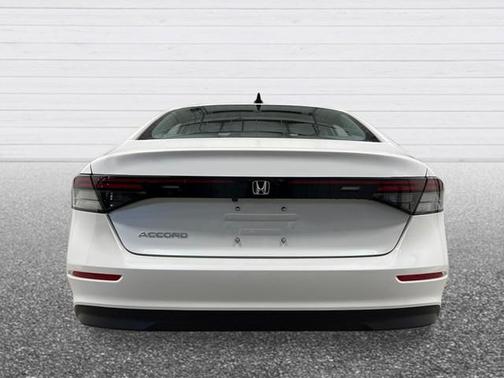 Platinum White Pearl 2026 Honda Accord SE