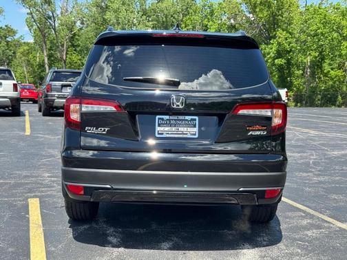 Crystal Black Pearl 2022 Honda Pilot TrailSport