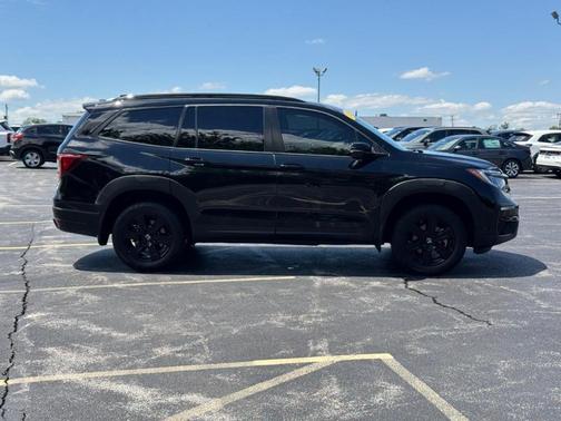 Crystal Black Pearl 2022 Honda Pilot TrailSport