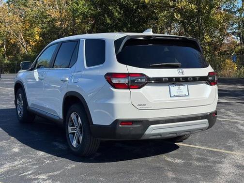 2023 Honda Pilot EX-L 8-Passenger