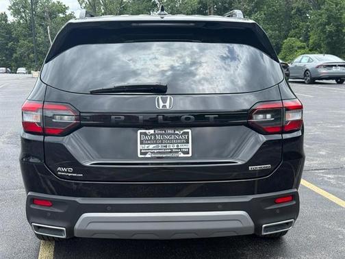 Crystal Black Pearl 2025 Honda Pilot Touring