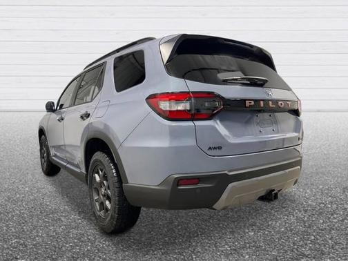 Sonic Gray Pearl 2026 Honda Pilot TrailSport