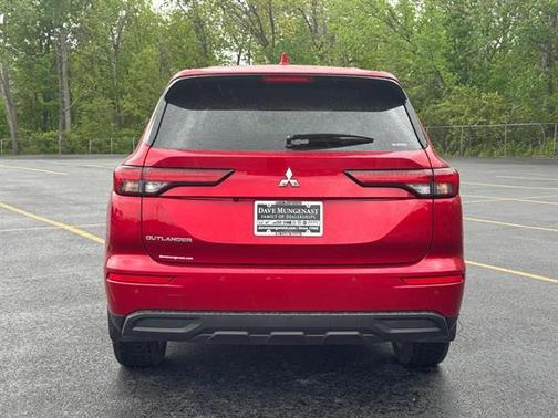 2022 Mitsubishi Outlander ES
