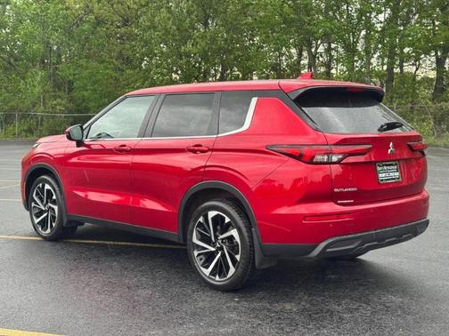 2022 Mitsubishi Outlander ES
