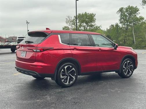 2022 Mitsubishi Outlander ES