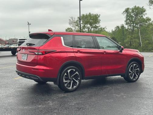 2022 Mitsubishi Outlander ES