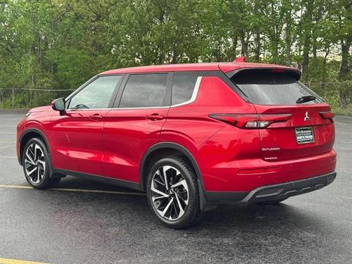 2022 Mitsubishi Outlander ES