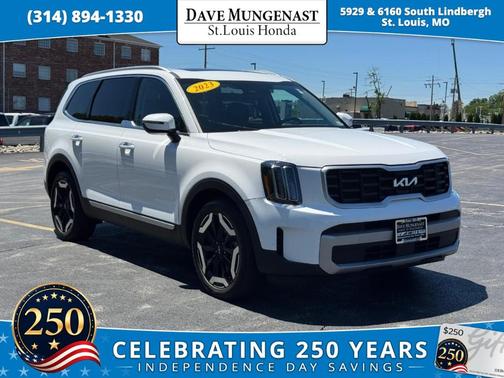 Glacial White Pearl 2023 Kia Telluride S