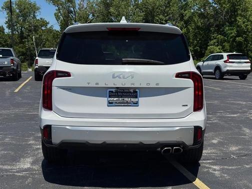 Glacial White Pearl 2023 Kia Telluride S