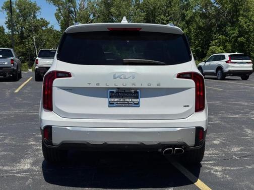 Glacial White Pearl 2023 Kia Telluride S