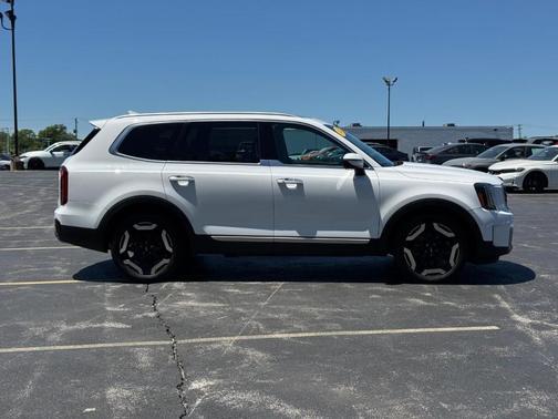 Glacial White Pearl 2023 Kia Telluride S