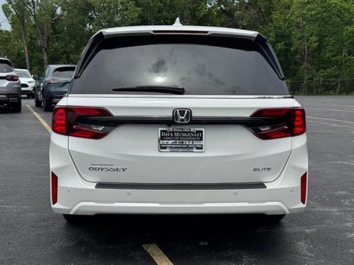 Platinum White Pearl 2026 Honda Odyssey Elite