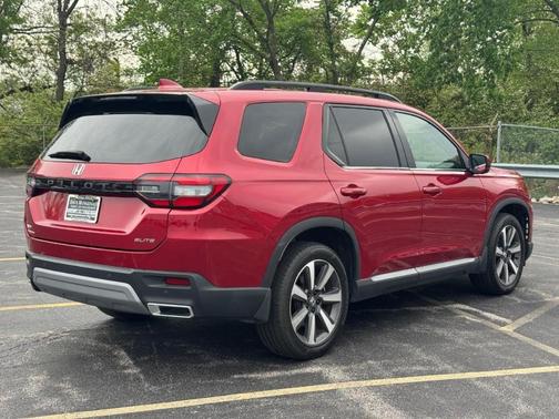 Radiant Red Metallic II 2023 Honda Pilot Elite