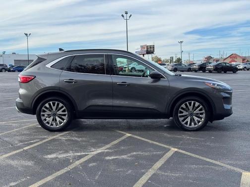 2022 Ford Escape Titanium
