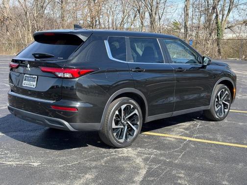 2022 Mitsubishi Outlander ES