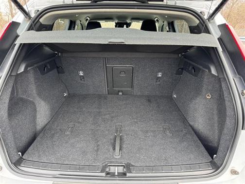 2022 Volvo XC40 T4 Momentum