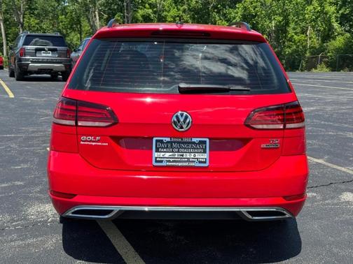Tornado Red 2018 Volkswagen Golf SportWagen TSI S