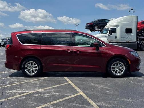 2021 Chrysler Voyager LXI