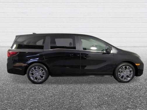 Crystal Black Pearl 2026 Honda Odyssey Touring