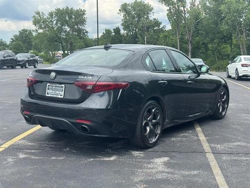 Vulcano Black Metallic 2018 Alfa Romeo Giulia Ti