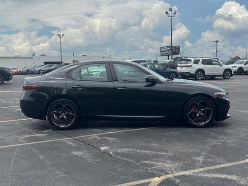 Vulcano Black Metallic 2018 Alfa Romeo Giulia Ti