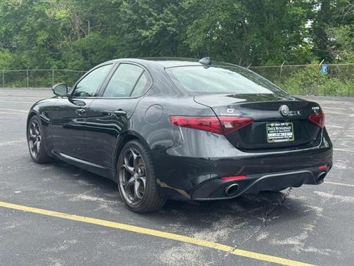Vulcano Black Metallic 2018 Alfa Romeo Giulia Ti