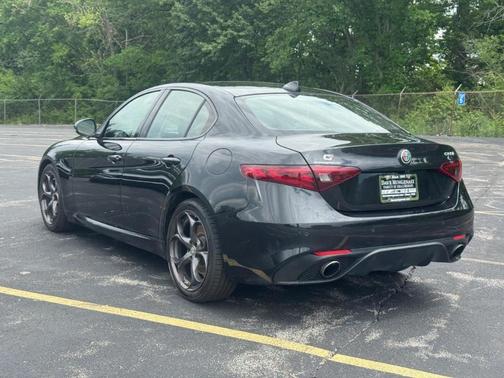 Vulcano Black Metallic 2018 Alfa Romeo Giulia Ti