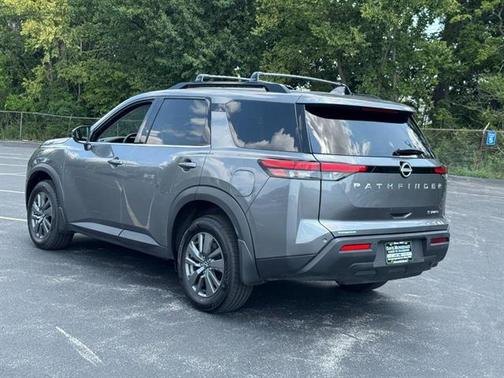 2024 Nissan Pathfinder SV