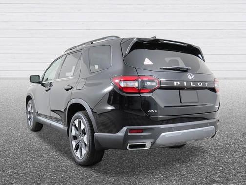 Crystal Black Pearl 2026 Honda Pilot Elite