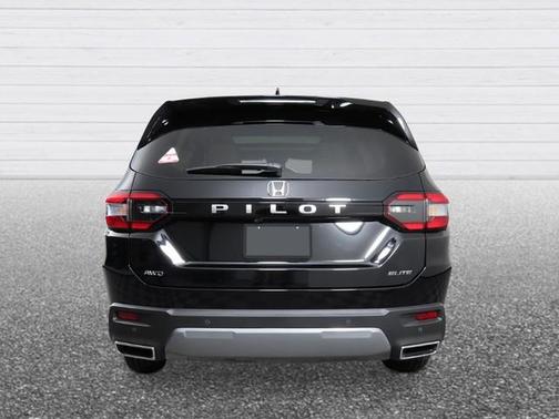 Crystal Black Pearl 2026 Honda Pilot Elite