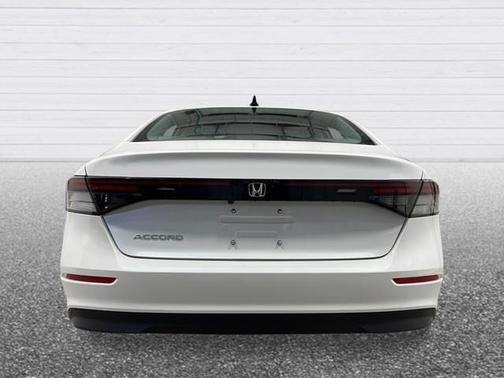 Platinum White Pearl 2026 Honda Accord SE