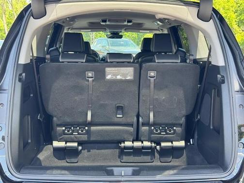 Crystal Black Pearl 2024 Honda Odyssey Elite