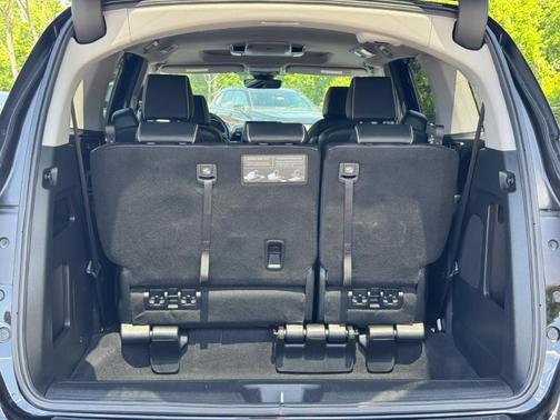 Crystal Black Pearl 2024 Honda Odyssey Elite
