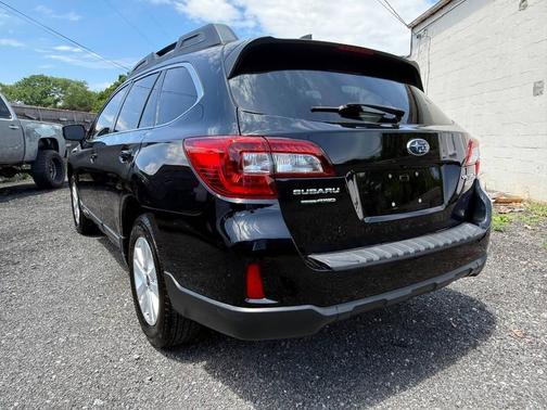 Crystal Black Silica 2017 Subaru Outback 2.5i Premium