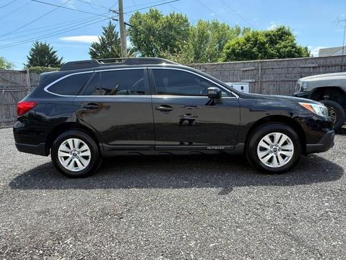 Crystal Black Silica 2017 Subaru Outback 2.5i Premium