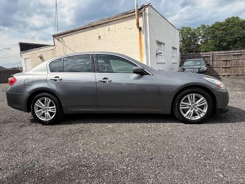 Black 2013 INFINITI G37x Base