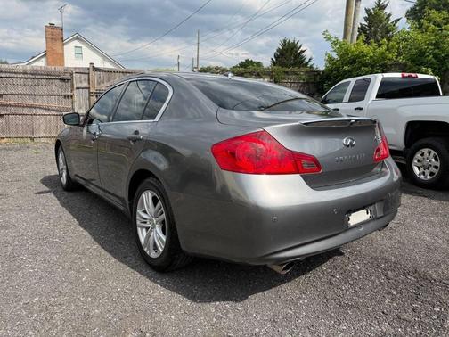 Black 2013 INFINITI G37x Base